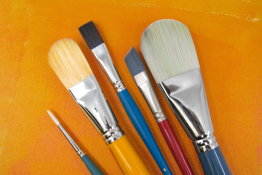 Group photo of Opus Acrylic Brushes in different shapes and sizes.