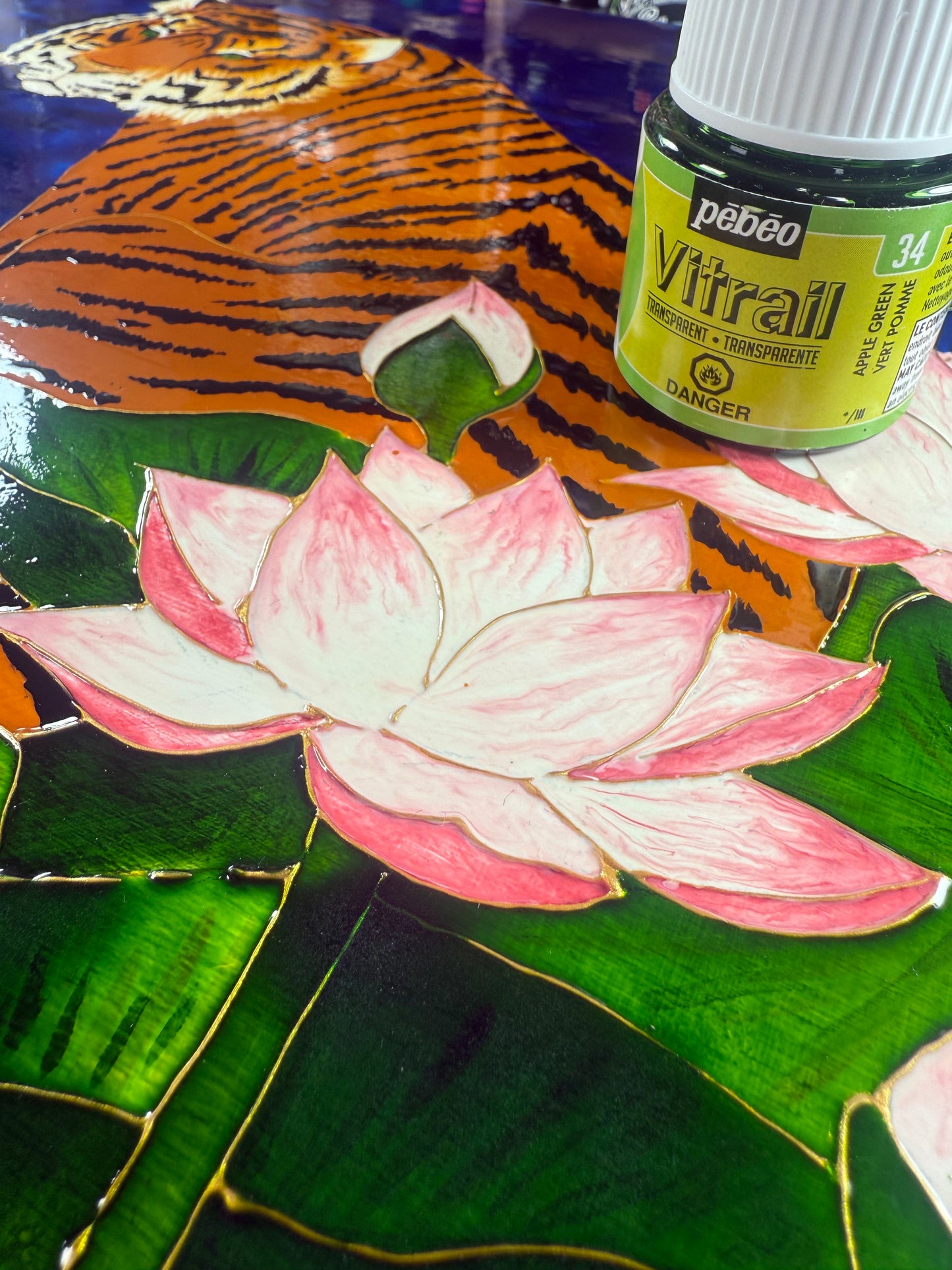 Pébéo’s Vitrail Enamel Paint: Imaginative Painting with Max Black