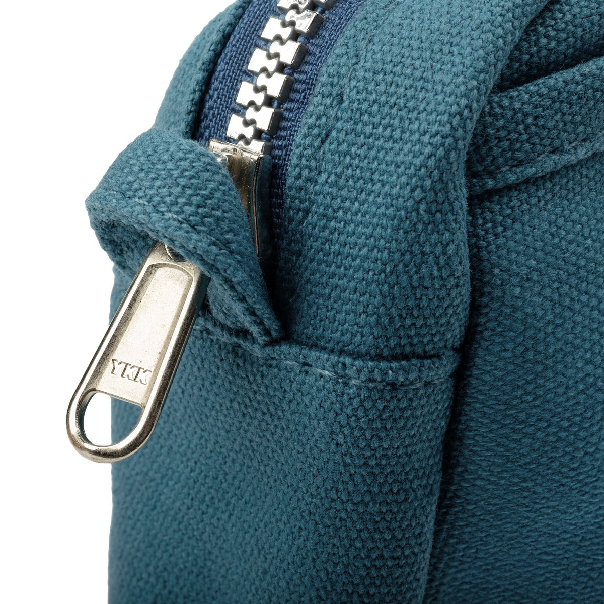 Soolla® Studio Pouch in Aquamarine – zipper detail