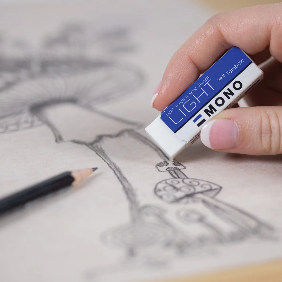 Gomme lumineuse Tombow MONO