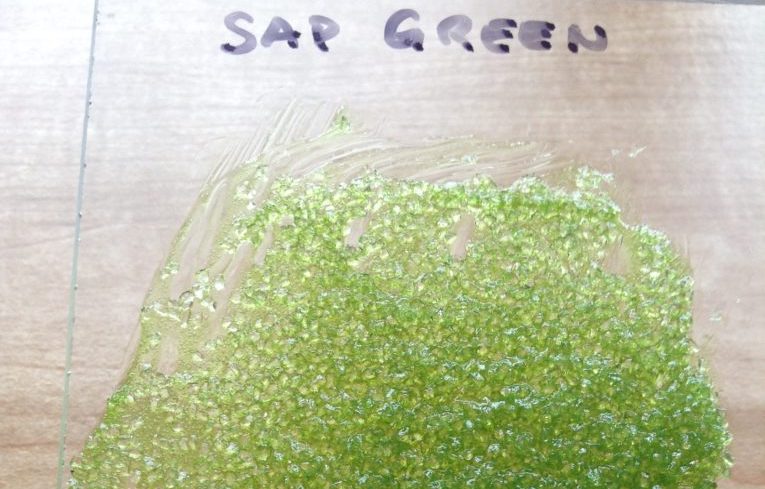 Showing The Texture of Sap Green Clear Granular Gel Medium by Golden